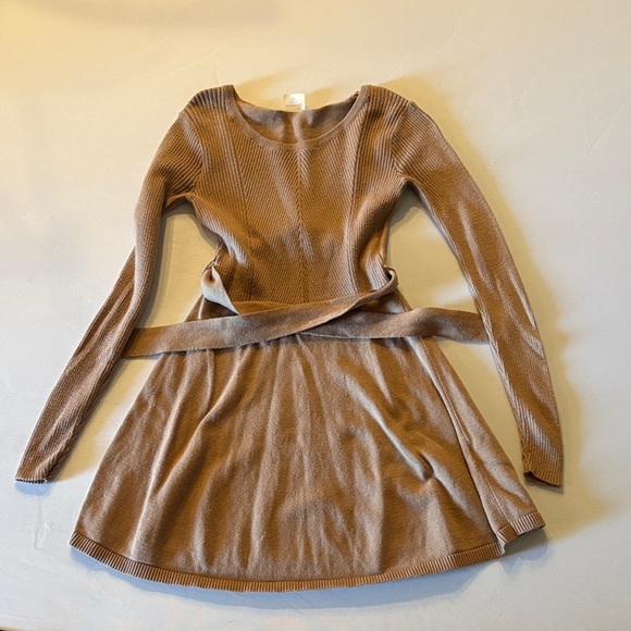 New Abercrombie Kids Beige Knit Sweater - Picture 1 of 3